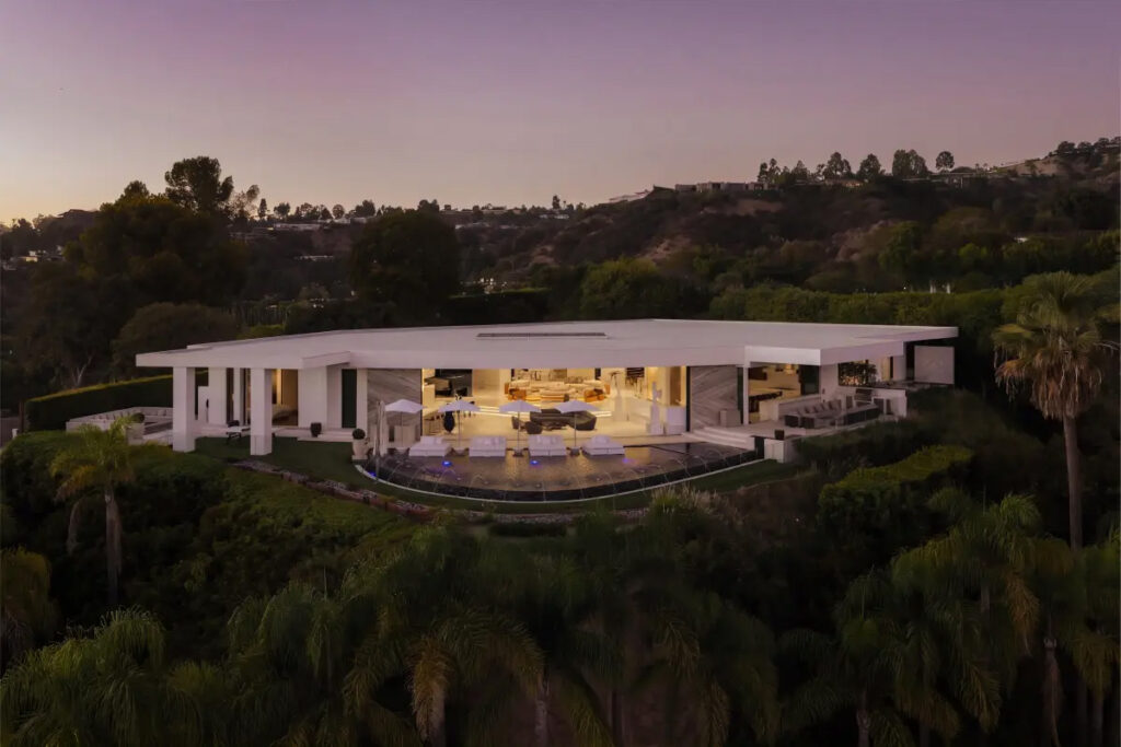 Il creatore di Minecraft mette in vendita la villa di Beverly Hills: chiesti 70 milioni, lo stesso prezzo del 2014