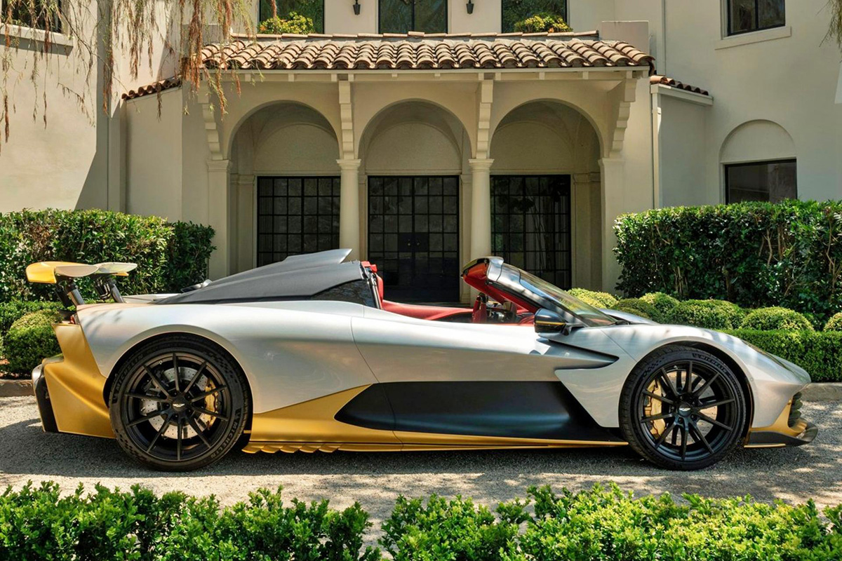 Aston Martin Valhalla Spider: debutta la supercar ibrida da oltre 1.000 CV che spinge i conti del marchio