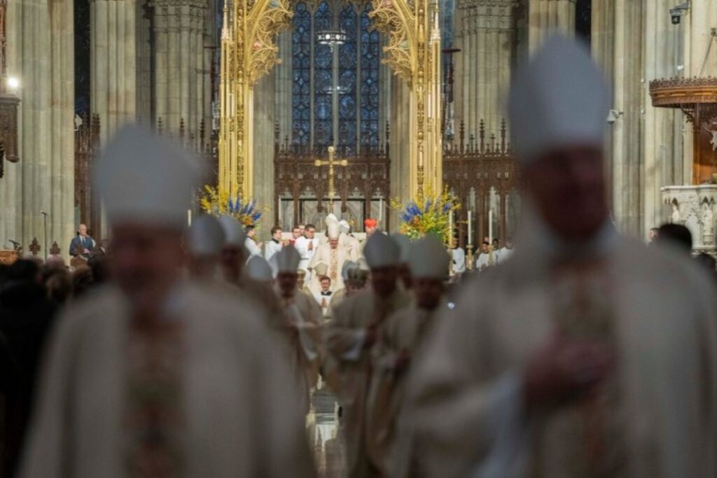 Abusi nella Chiesa Usa: accordo storico a New York, risarcimento record da 800 milioni di dollari