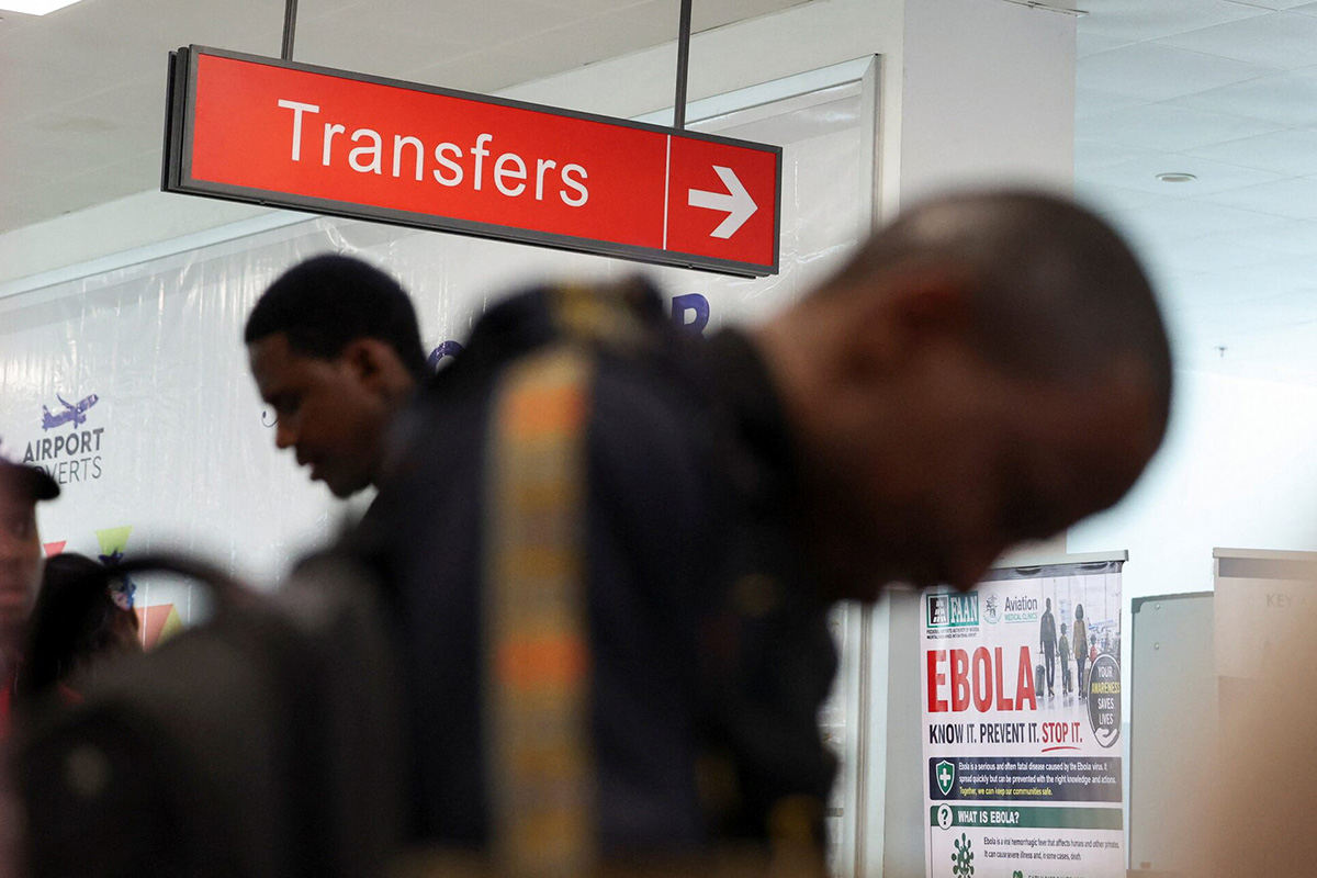 Allarme Ebola, le compagnie aeree contro le nuove regole USA: «Tempi troppo stretti e piano inapplicabile»